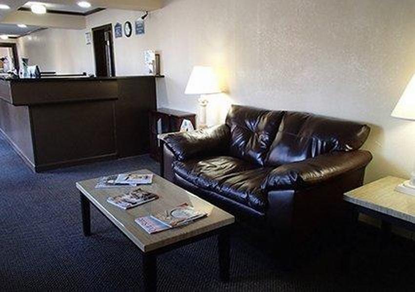 Rodeway Inn & Suites Plymouth Hwy 64 Екстер'єр фото